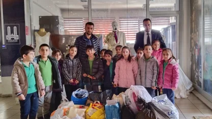 Öğrencilerden Hayır Çarşısı’na gıda bağışı