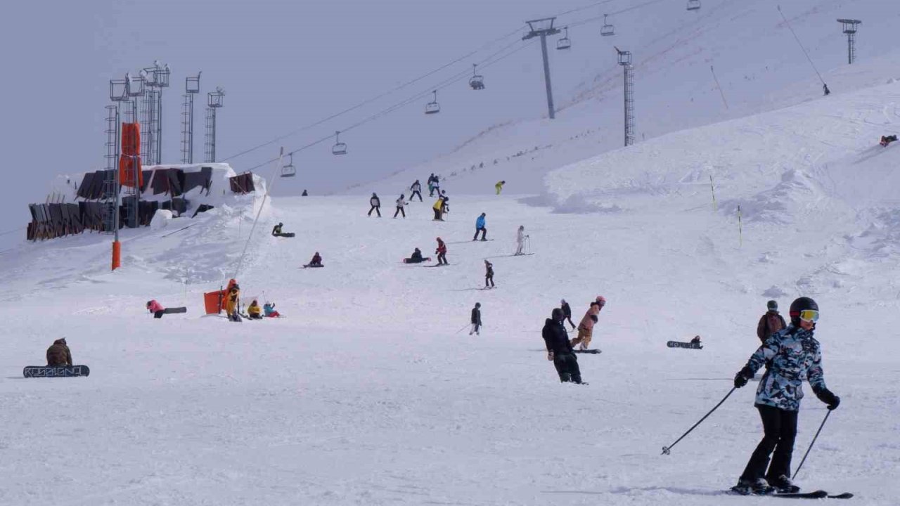 Palandöken bayramda cıvıl cıvıl