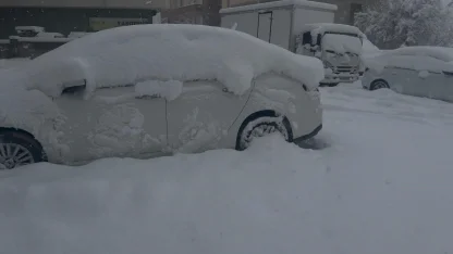 Patnos’ta baharı beklerken 40 santimetre kar yağdı