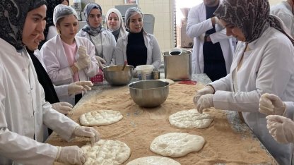 Ramazan pidesinin üretimini yerinde gördüler