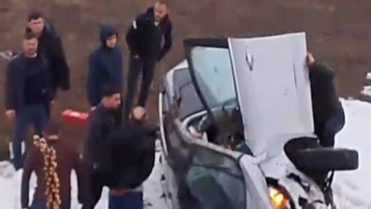 Şarampole uçan araçtaki sürücü burnu bile kanamadan kurtuldu