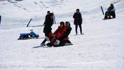 Sarıkamış’ta baharda kayak sezonu devam ediyor