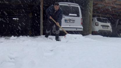 Sarıkamış'ta kar ve soğuk hava devam ediyor