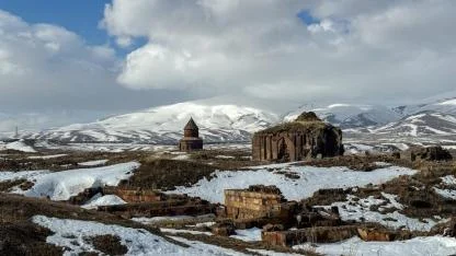 Serhat’ın iki güzeli ziyaretçilerini büyülüyor