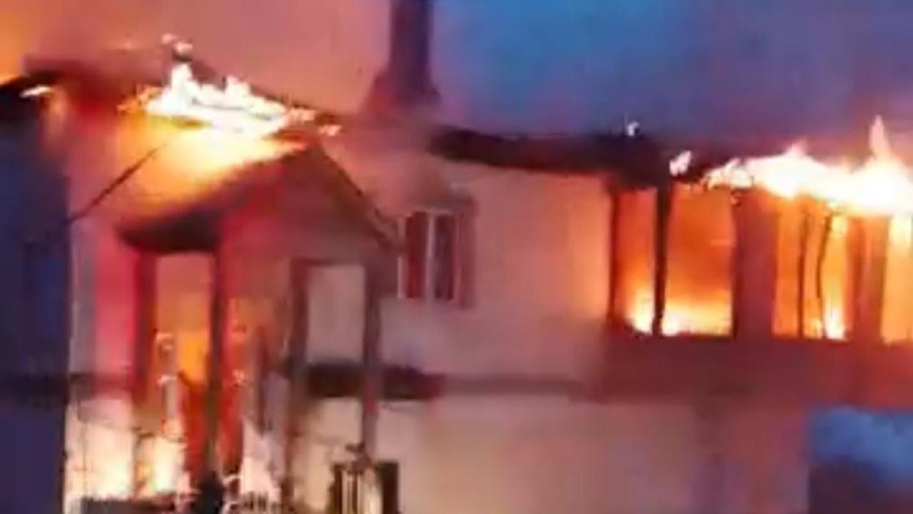 Soba bacasında çıkan yangın büyük hasara yol açtı