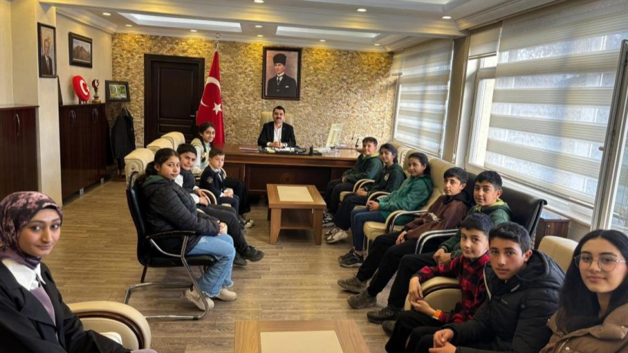 Susuz’da öğrencilerden kaymakama anlamlı ziyaret