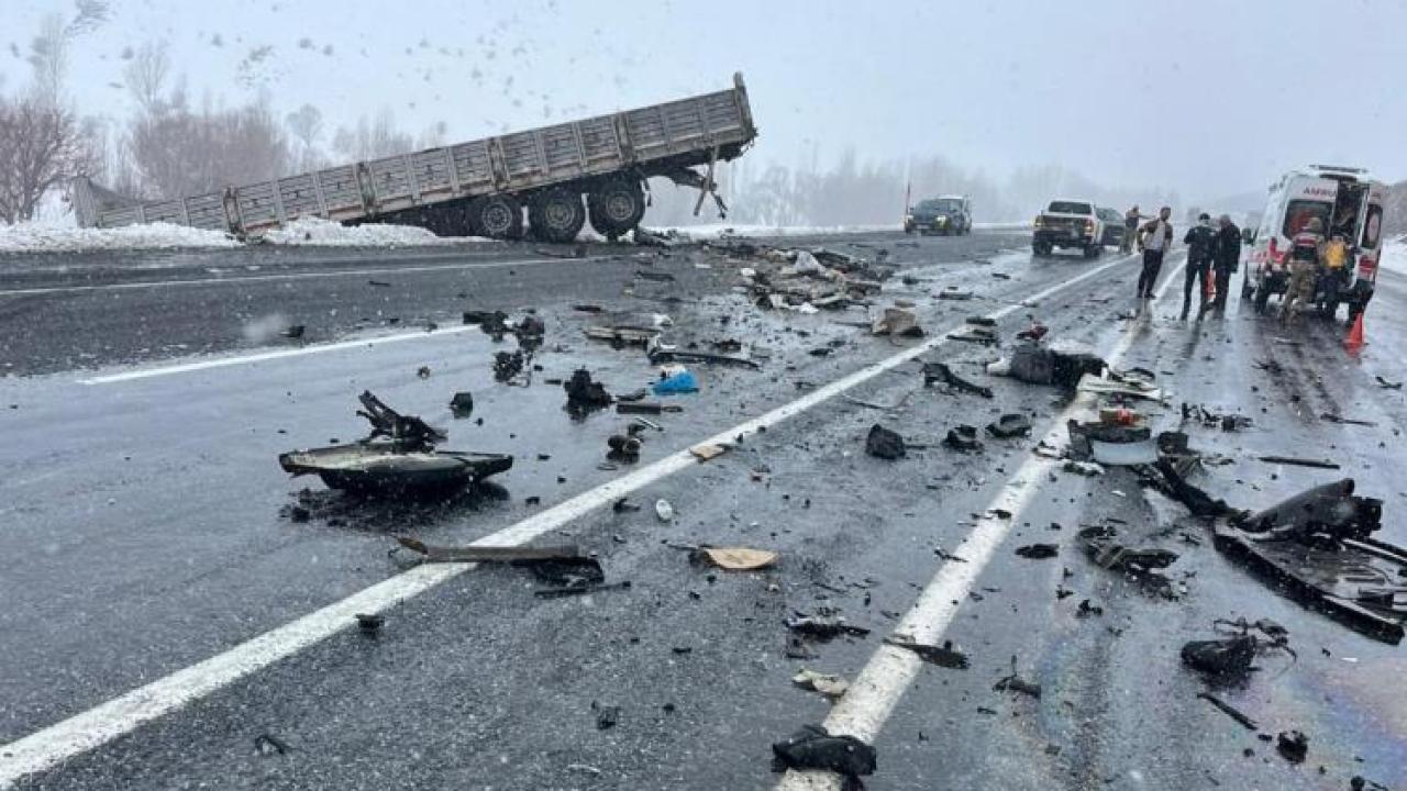 Tatvan’da feci kaza: 2 ölü, 5 yaralı