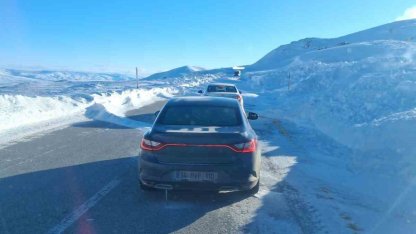 Palandöken geçidinde tipi ulaşımı felç etti