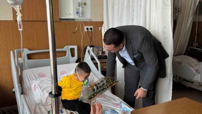 UDER’den hastanede tedavi gören çocuklara bayram ziyareti