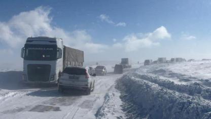 Kars-Göle kara yolu araç geçişlerine kapatıldı