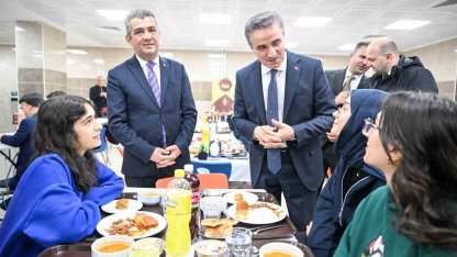 Vali Baruş öğrencilerle iftar yaptı