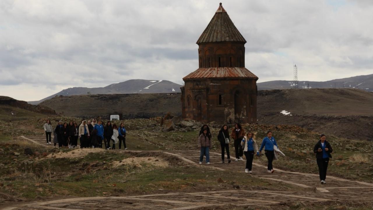 Voleybolcılara Kars turu