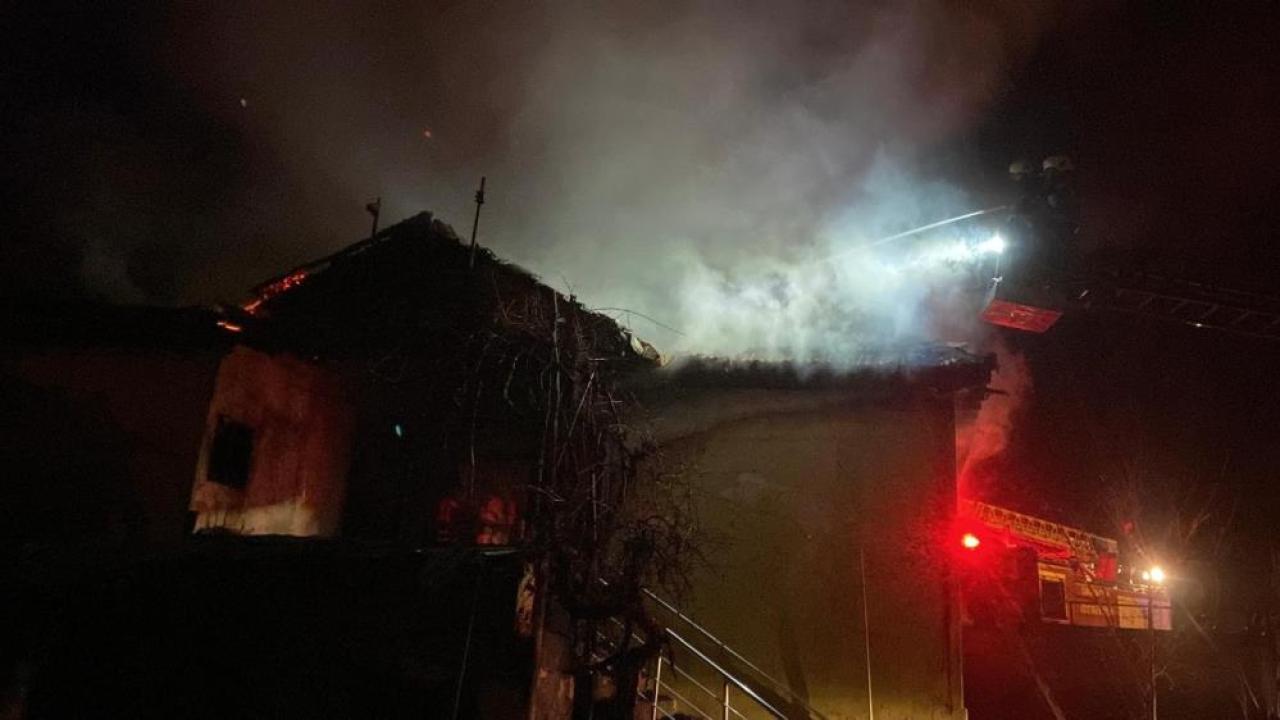 Yükselen dumanlar ekipleri harekete geçirdi