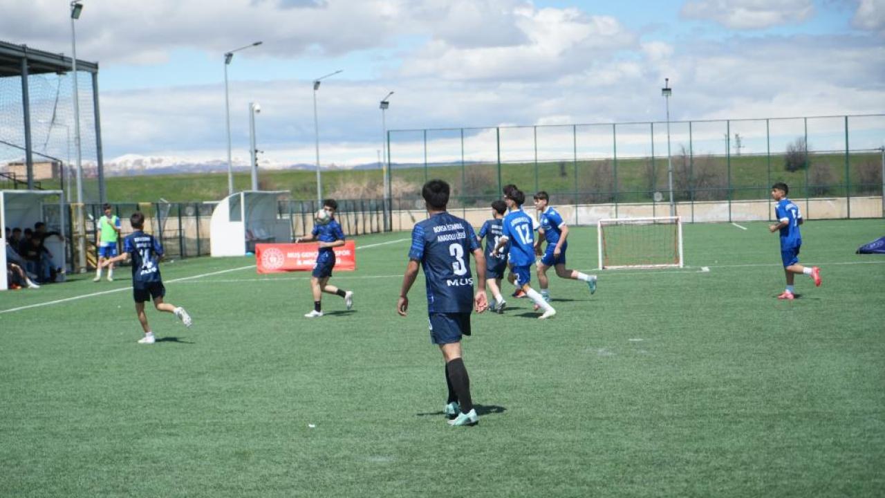 5x5 mini futbol turnuvası başladı