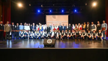 "7 Bölge 7 Renk" ayakta alkışlandı