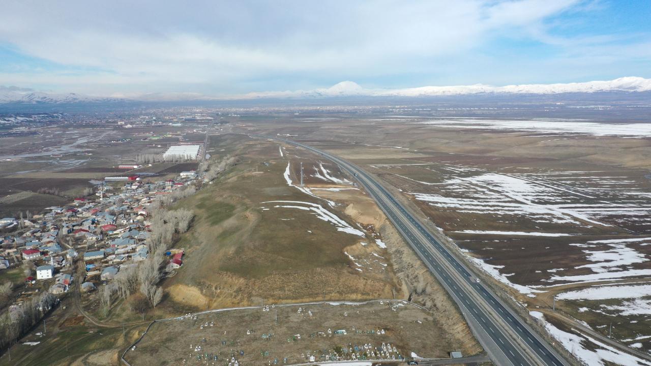 Ağrı Ovası’nda karlar erimeye başladı