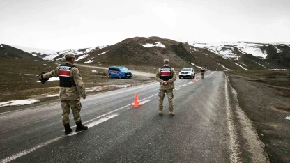 Ağrı’da huzur uygulamasında 21 aranan şahıs yakalandı