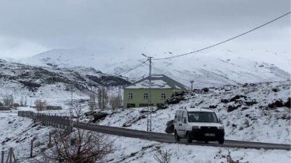 Ağrı’da Nisan ayında kar sürprizi