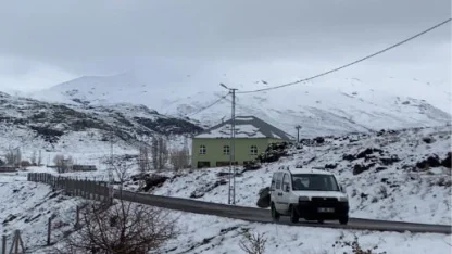 Ağrı’da Nisan ayında kar sürprizi