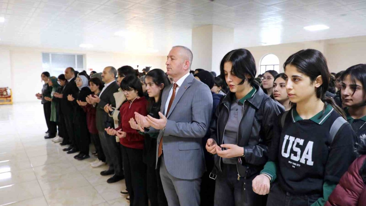 Ağrı’da okullarda eğitim, Kahramanmaraş’ta hayatını kaybedenler için okunan Fatiha ile başladı