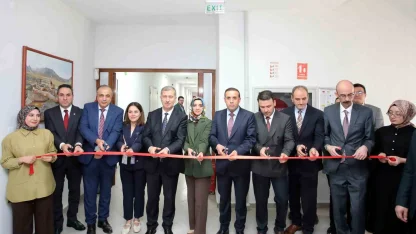 AİÇÜ’de zebra balığı translasyonel tıp araştırma laboratuvarı açıldı