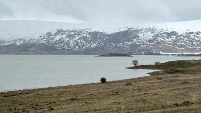 Aktaş Gölü'nün buzları çözüldü