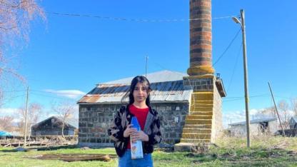 Minik Asya kumbarasındaki parayı taziye evi için bağışladı