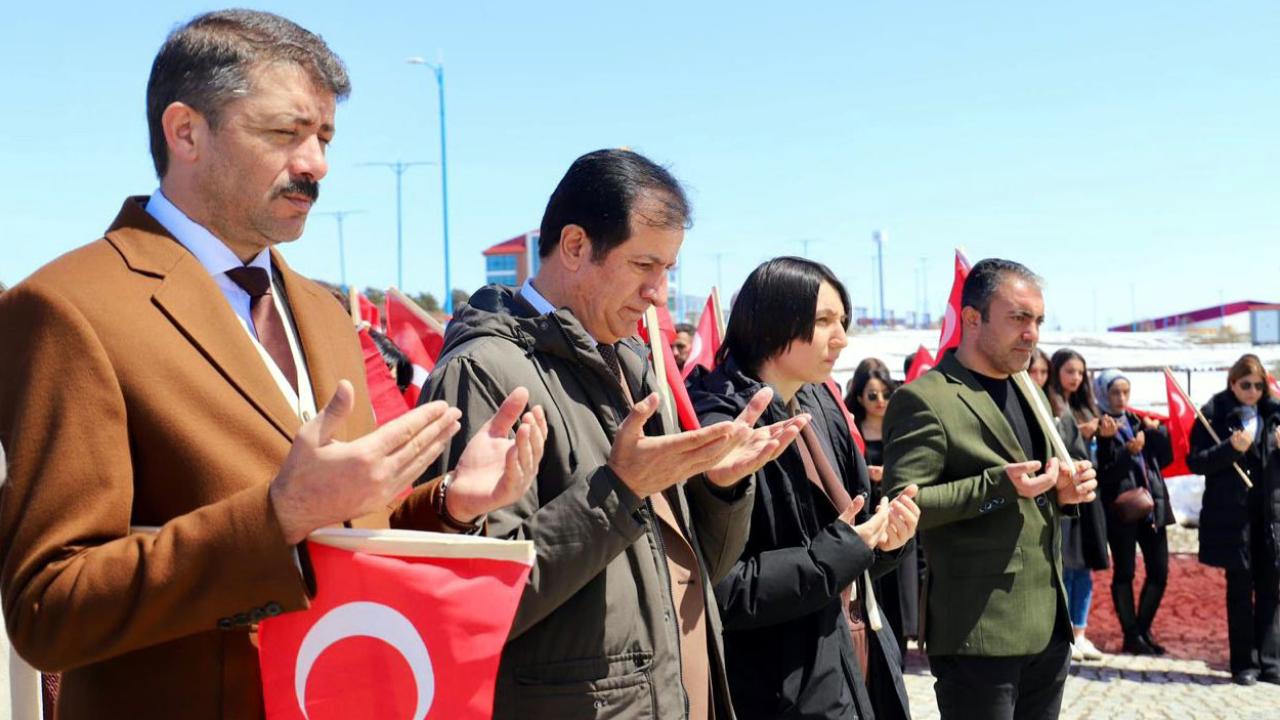 Ardahan Üniversitesi’nde şehitler için birlik yürüyüşü