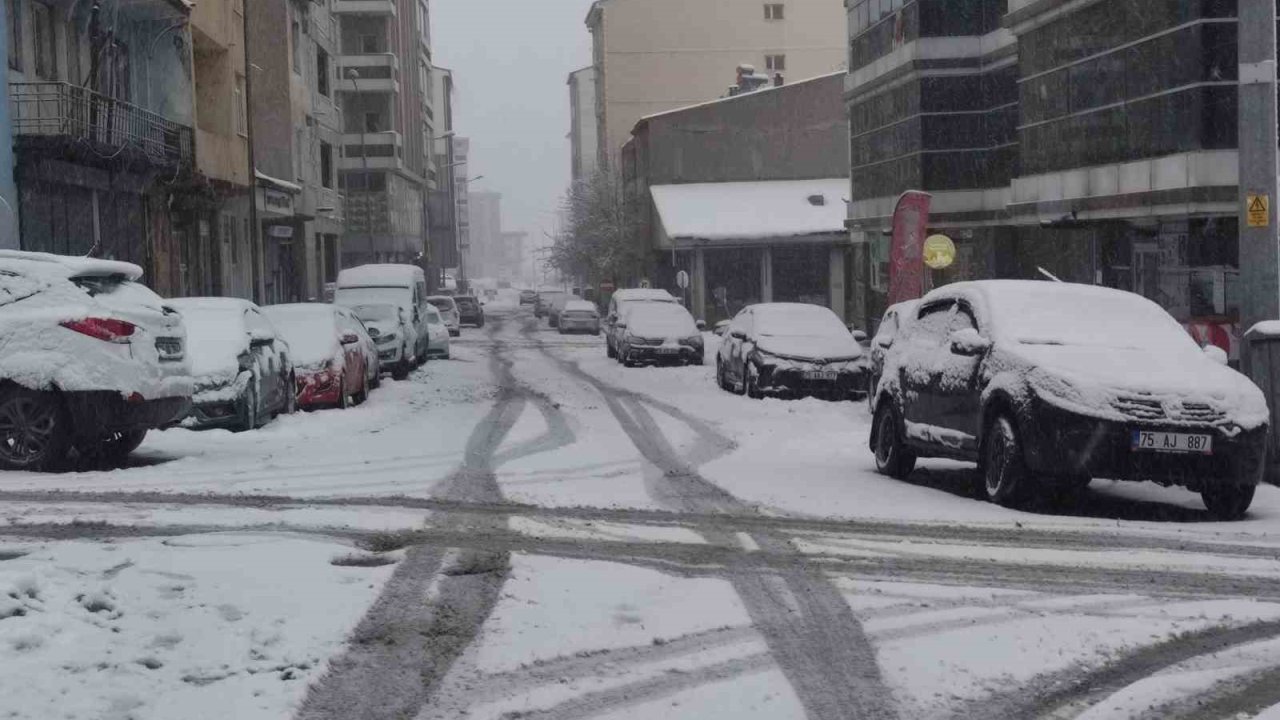 Ardahan’a kış geri geldi