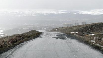 Ardahan'ın yüksek kesimleri beyaza büründü