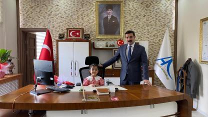 Arpaçay’da minikler makam koltuğunda