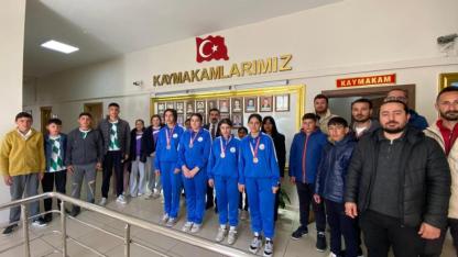 Arpaçay’ın gururu öğrenciler kaymakamlıkta