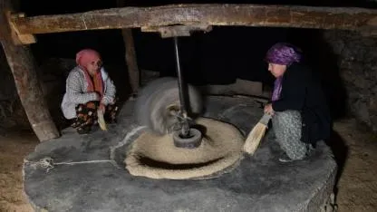 Asırlık değirmende geleneksel üretim