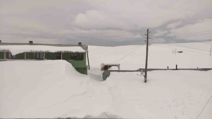 Bülbülan Yaylası’nda evler kara gömüldü