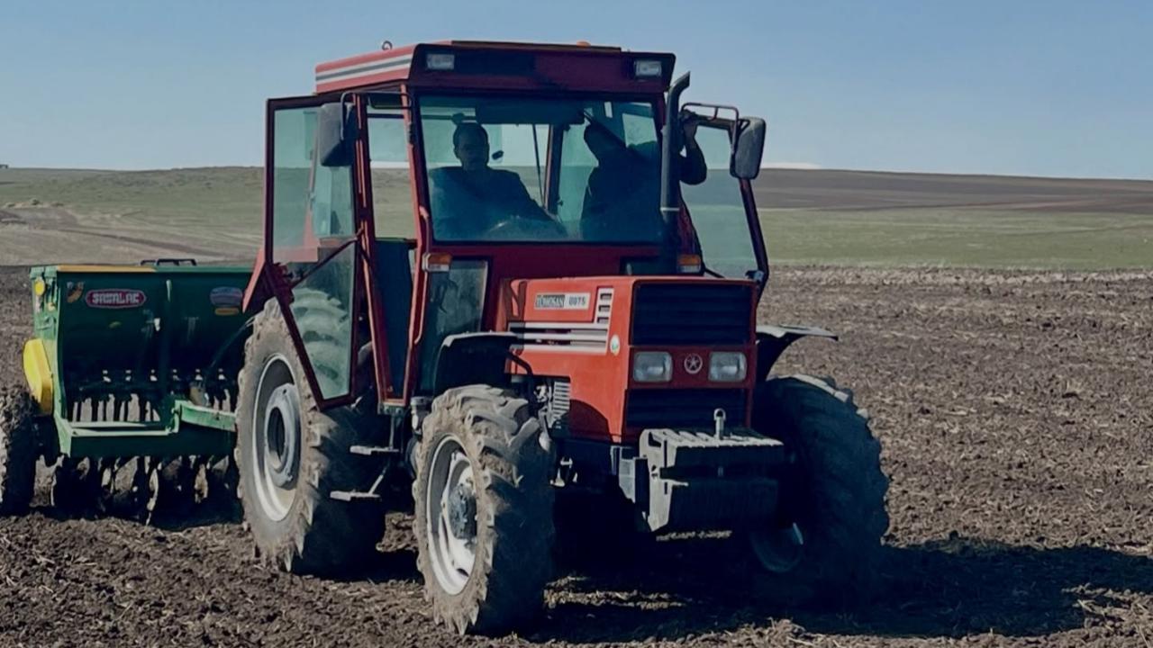 Çiftçilerin ekim mesaisi sürüyor