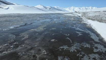 Dereler ve çaylar buz kesti