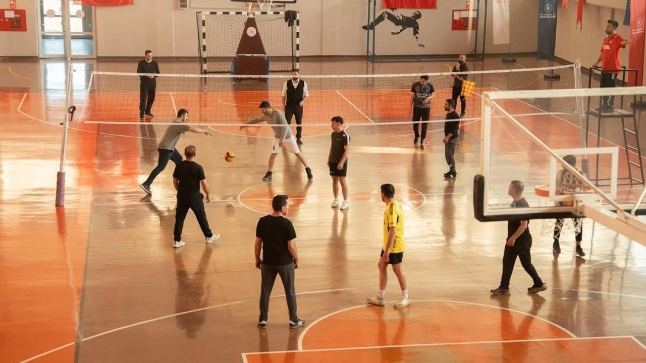 Diyadin’de kurumlar arası voleybol turnuvası başladı