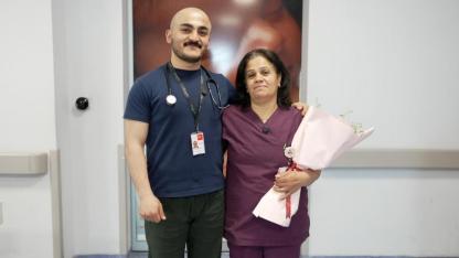 Doktor oğuldan ebe anneye hastanede duygulandıran sürpriz