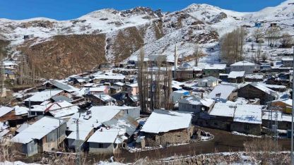 Dümbüllü Deresi’nde Nisan karı sürprizi