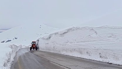 Erzurum’da 2 bin 885 rakımlı zorlu sınav: Palandöken Geçidi’nde kar ve tipi mesaisi