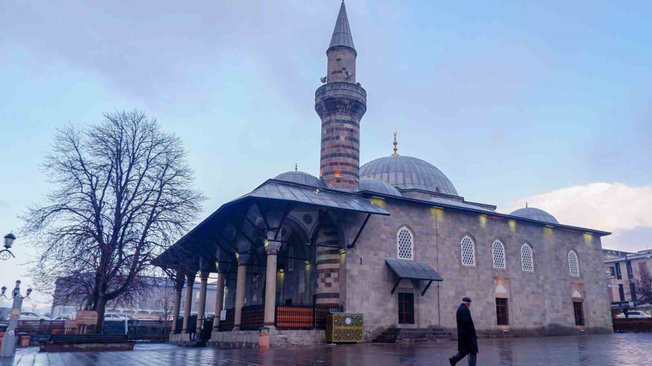 Erzurum’da bin 635 camide bin 680 din görevlisi görev yapıyor