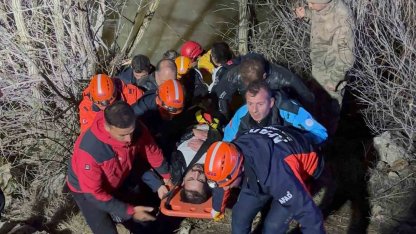 Erzurum’da nehre düşen araçta nefes kesen kurtarma