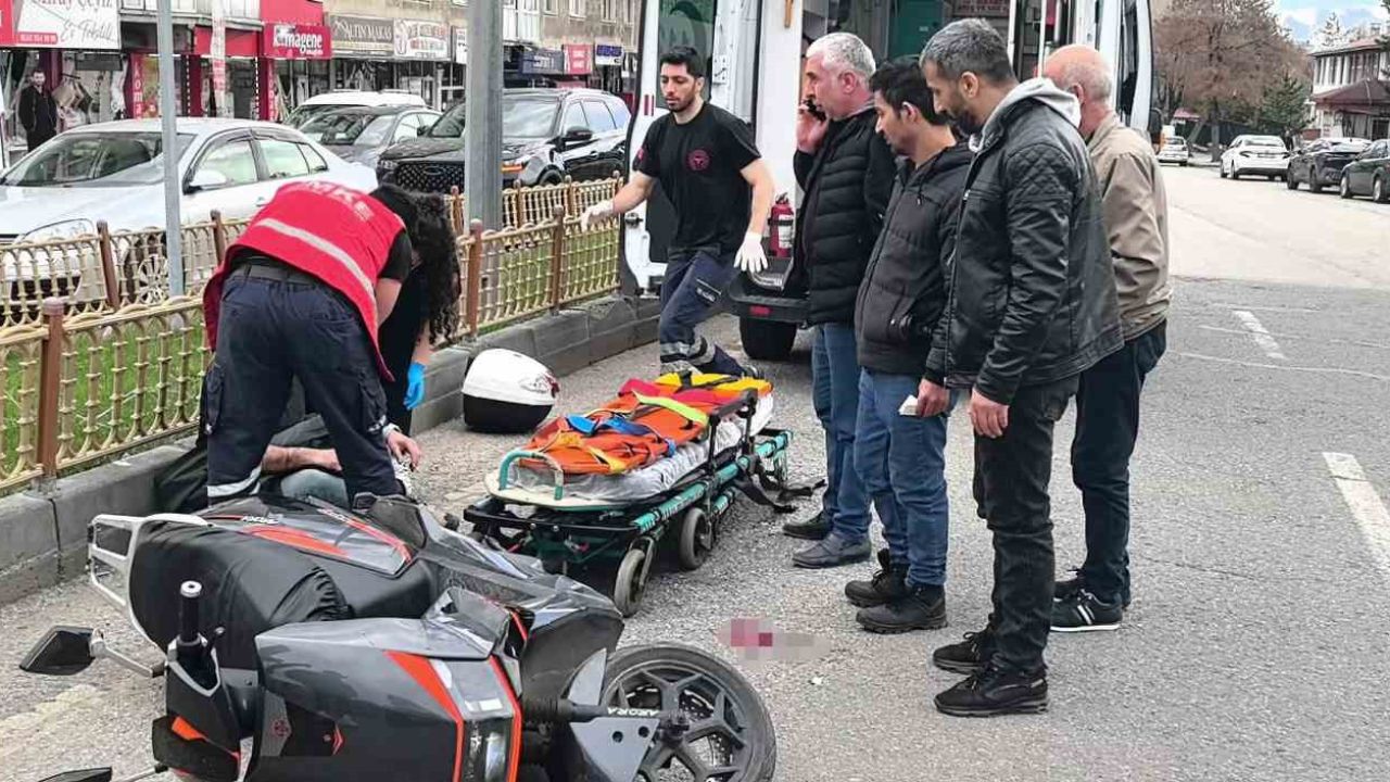 Erzurum’da otomobille çarpışan motosikletin sürücüsü yaralandı