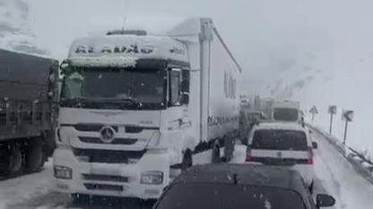 Erzurum’da ulaşıma kar engeli