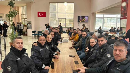 ETÜ’lü gençlerden polislere anlamlı sürpriz