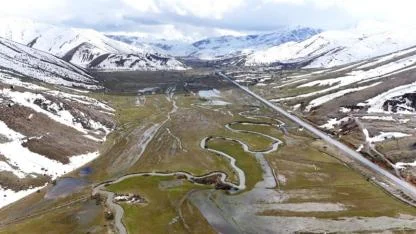 Güzeldere mendereslerinde bahar güzelliği