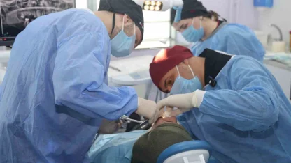 Iğdır Üniversitesi’nde bir ilk: Ağız ve Diş Sağlığı Hastanesi’nde implant tedavisi başladı