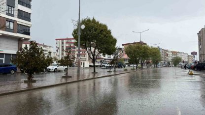 Iğdır’da 5 dakikalık sağanak hayatı felç etti