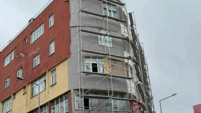Iğdır’da binadaki dış cephe çalışmasında güvenlik ihmali