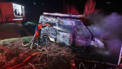 Iğdır’da muhtara ait minibüs yandı: Kundaklama şüphesi